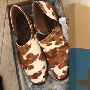 New in box OTBT coyote calf print shoes size 7